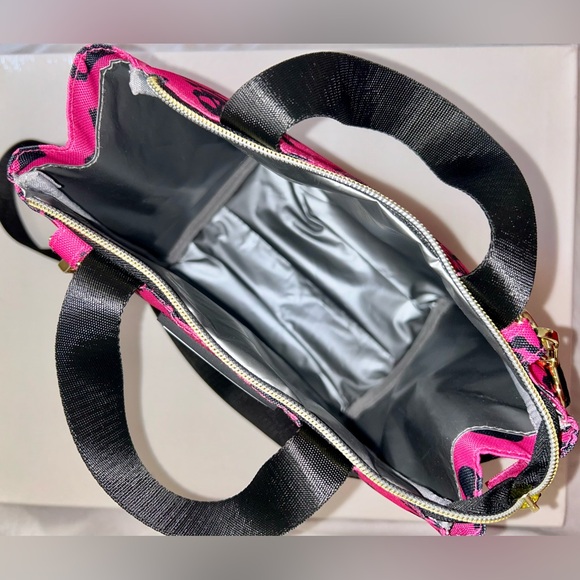 NWOT Betsey Johnson Pink Skull and Crossbones Print Women's Lunch Tote - Picture 6 of 7